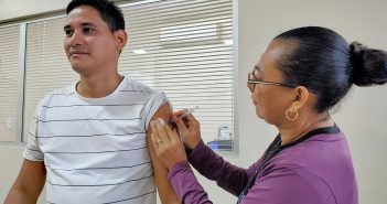 Profissionais de Saúde recebem vacinação contra a Influenza